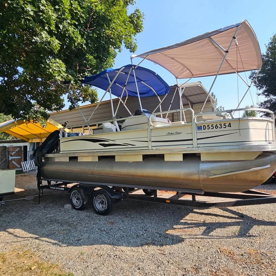 2005 21' FISHIN' Barge Sun Tracker pontoon boat Fishin' Barge 21