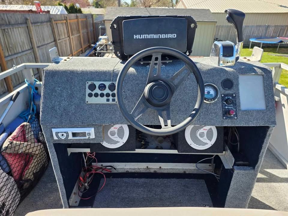 1991 chinook 22' pontoon boat Skipper 822