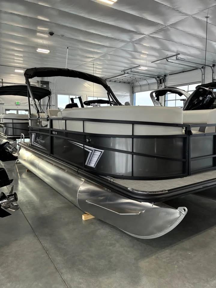 2026 Smoker craft sun chaser 18lr vista