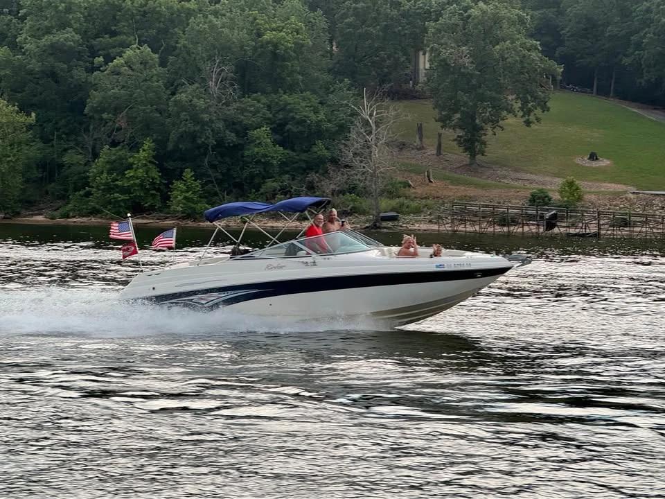 2003 Rinker Captiva 282