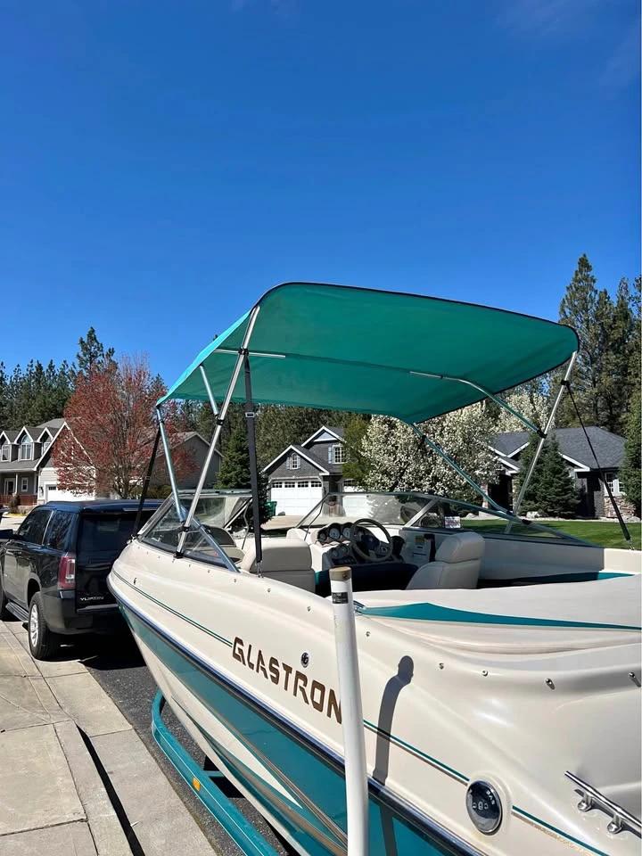 2026 Beautiful 2000 20’ Glastron Boat GX 205