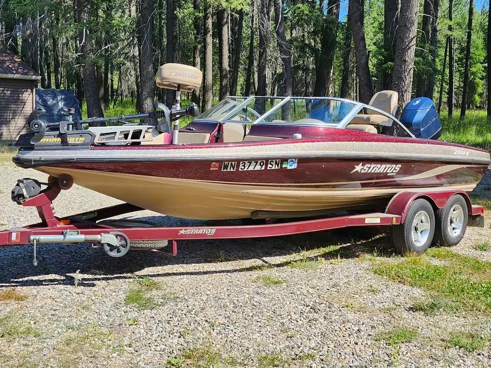 2005 stratos fish and ski boat 486 SF