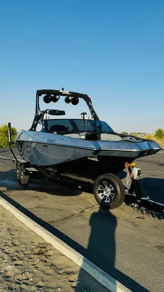 2019 Axis A24 surf wake A24