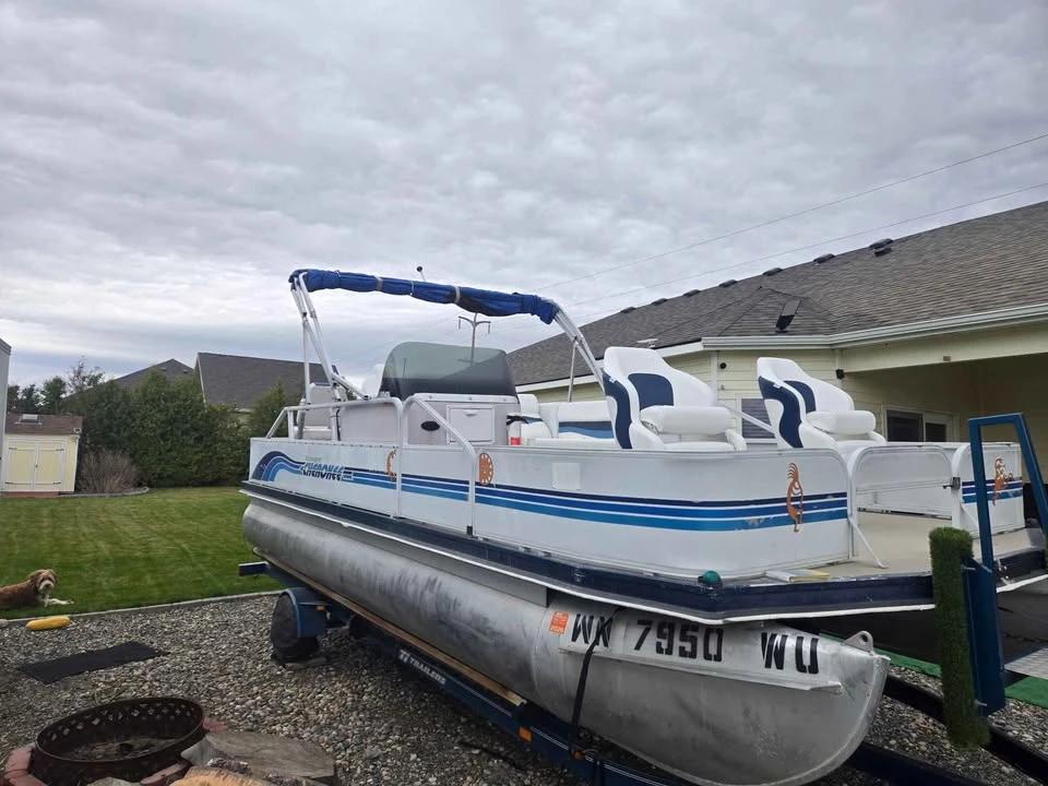 1997 pontoon boat, brand new merc 75 hp 75ELPT