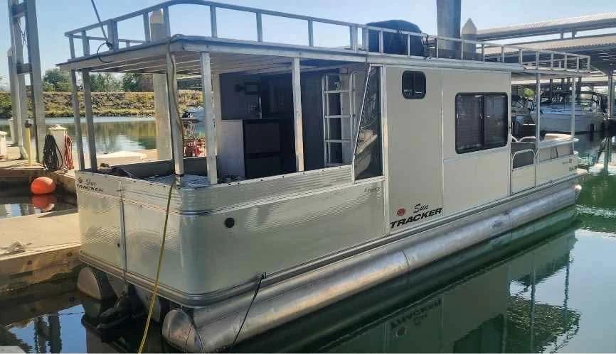 2006 Pontoon Boat. Party Cruiser 32 House Boat Party Cruiser 32