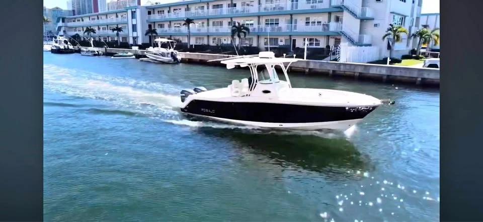 2007 Robalo R300 Center Console