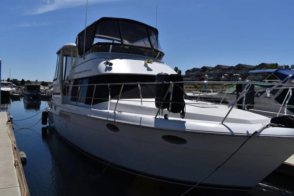 1999 Carver 404 cpmy yacht 404 Cockpit Motor Yacht