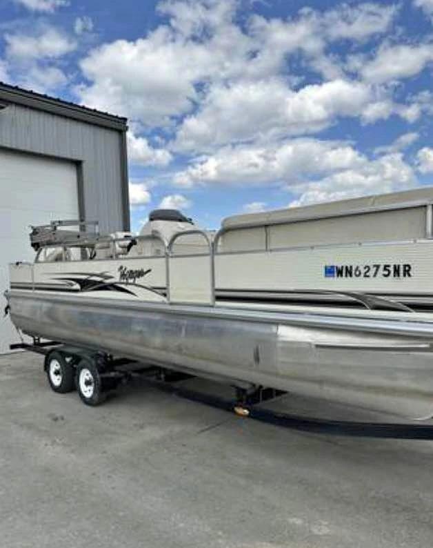 2004 Tritoon Voyager Pontoon 26’ Voyager V Super Series 26