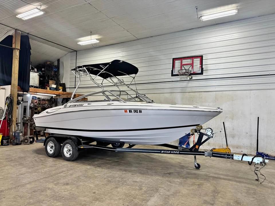 2005 Four Winns 220 horizon 220 Horizon