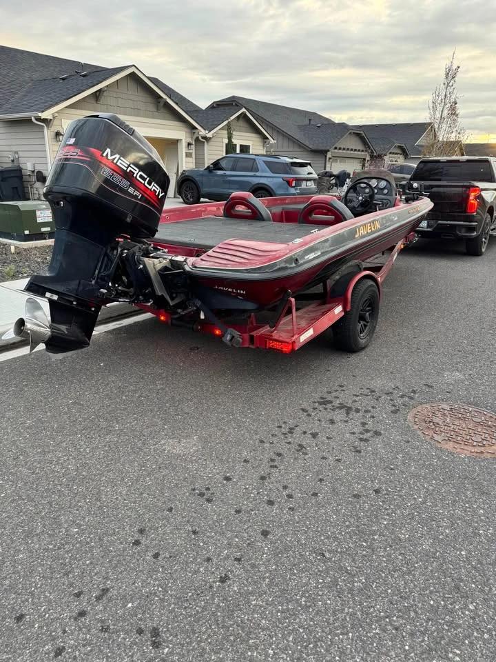 2002 Javelin Bass Boat 389 FS