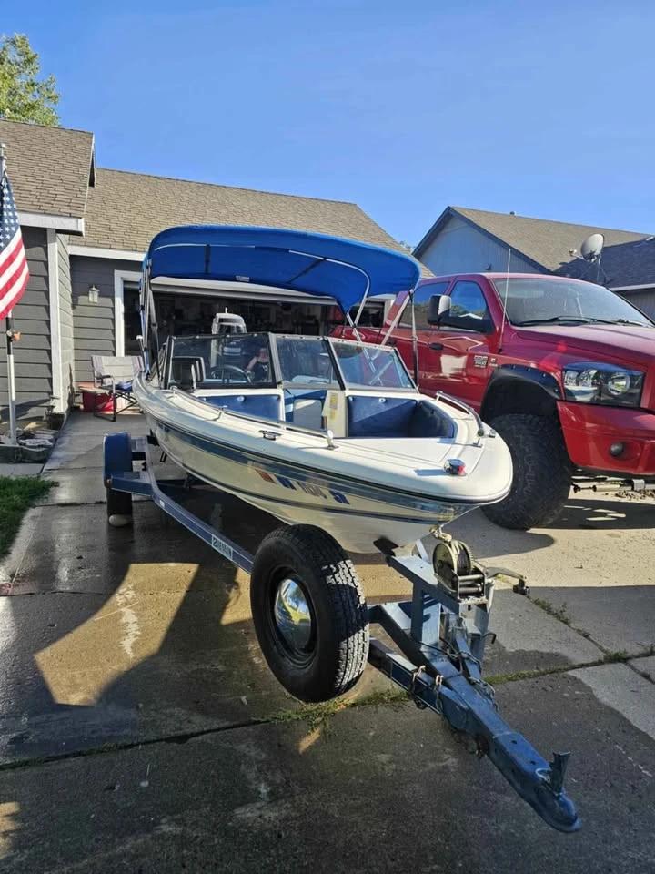 1988 16ft chaparral open bow boat 162 XL