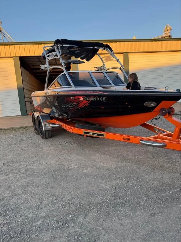 2006 Nautique 210
