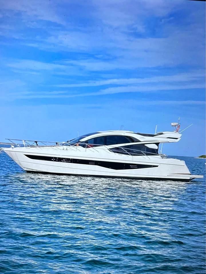 2017 Galeon 560 Skydeck