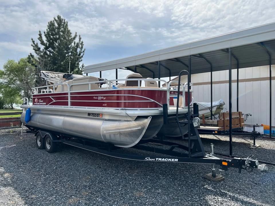 2019 Sun Tracker fishin barge 22 xp3