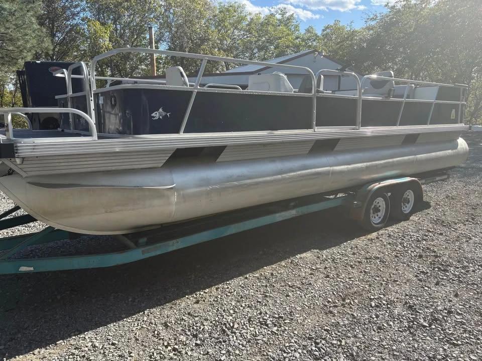 2011 StarCraft pontoon boat