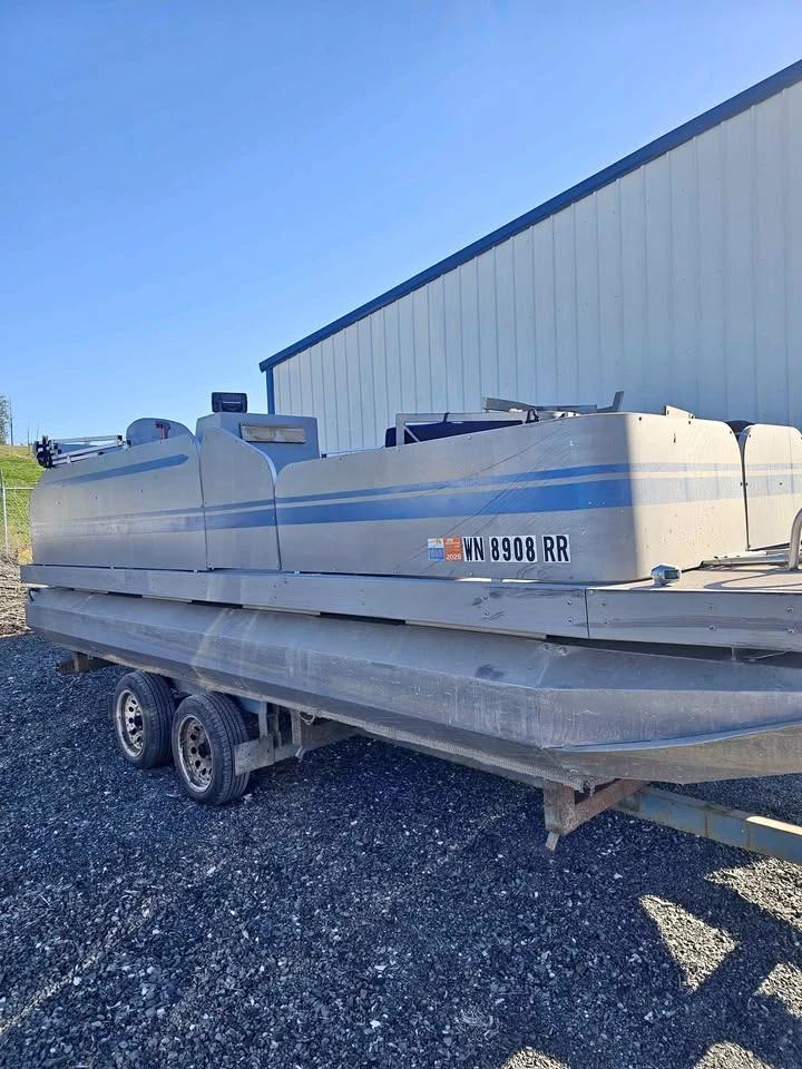1994 Pontoon Sun Tracker Bass Buggy