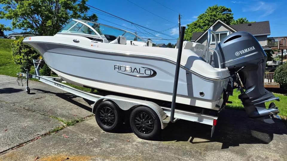 2022 Robalo R207 R207
