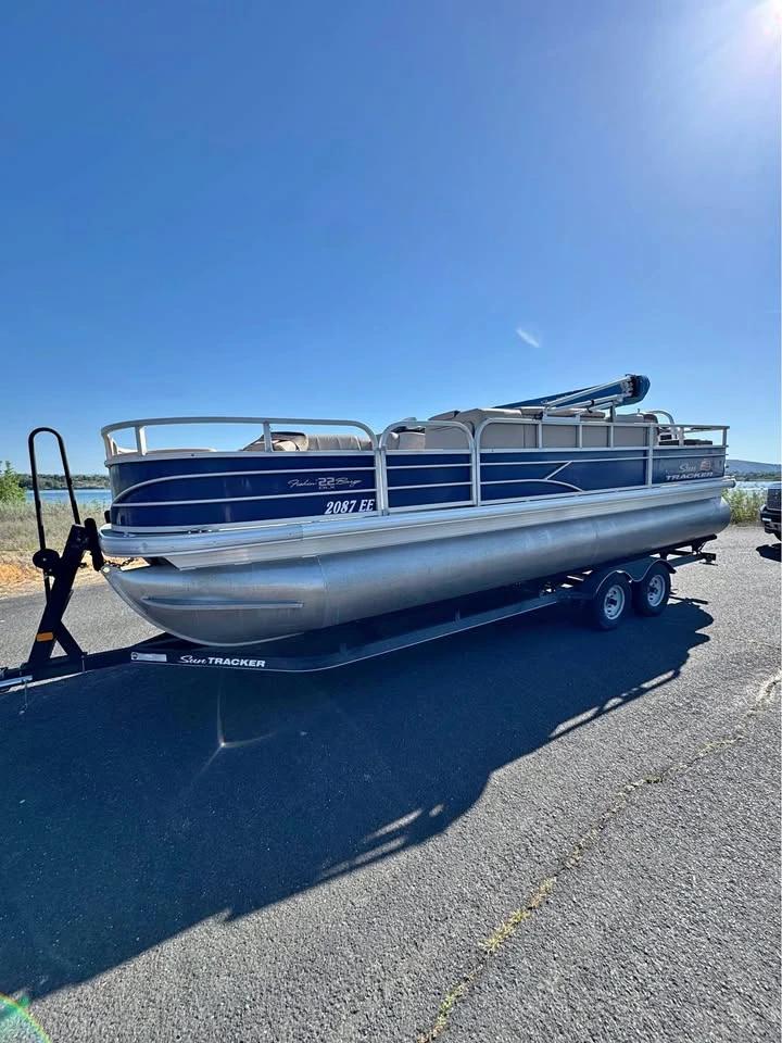 2018 Suntracker PARTY BARGE