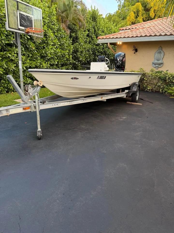 2000 Hewes Marine Company Bayfisher 16