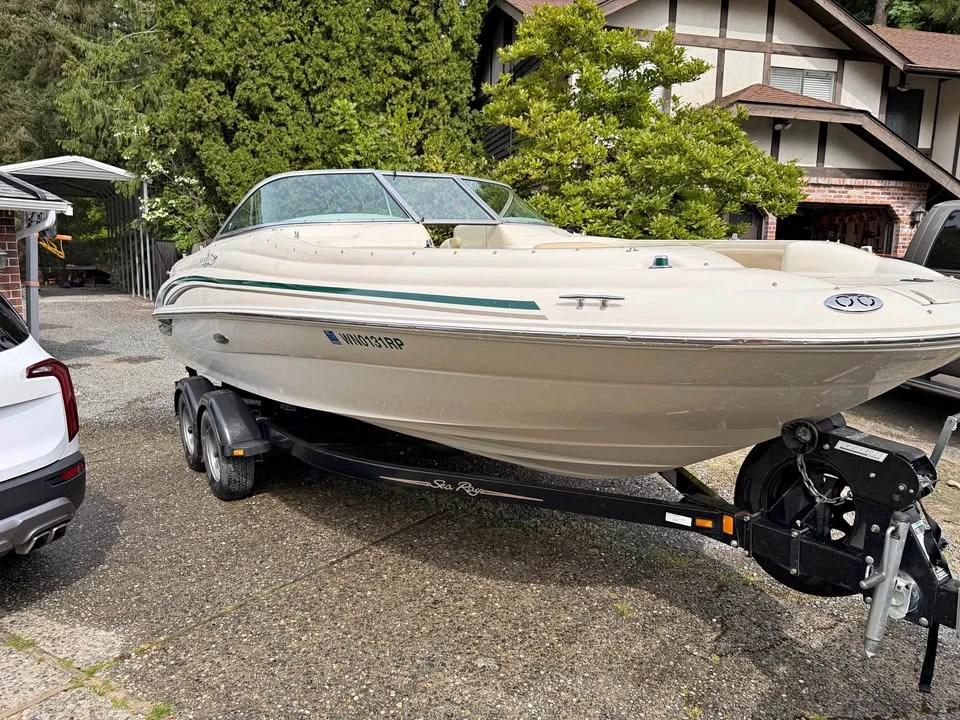 2000 SeaRay 210 sundeck 210 Sundeck