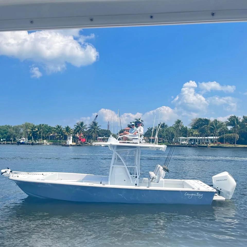 2022 Canyon Bay 28 Hybrid