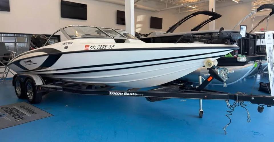 2015 Triton 210