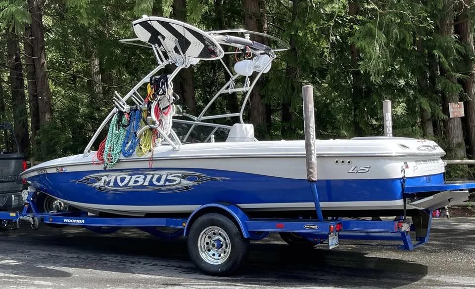 2005 Surf-Ready Moomba Mobius LS
