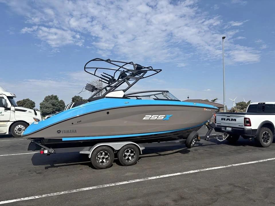 2022 Yamaha 255xd