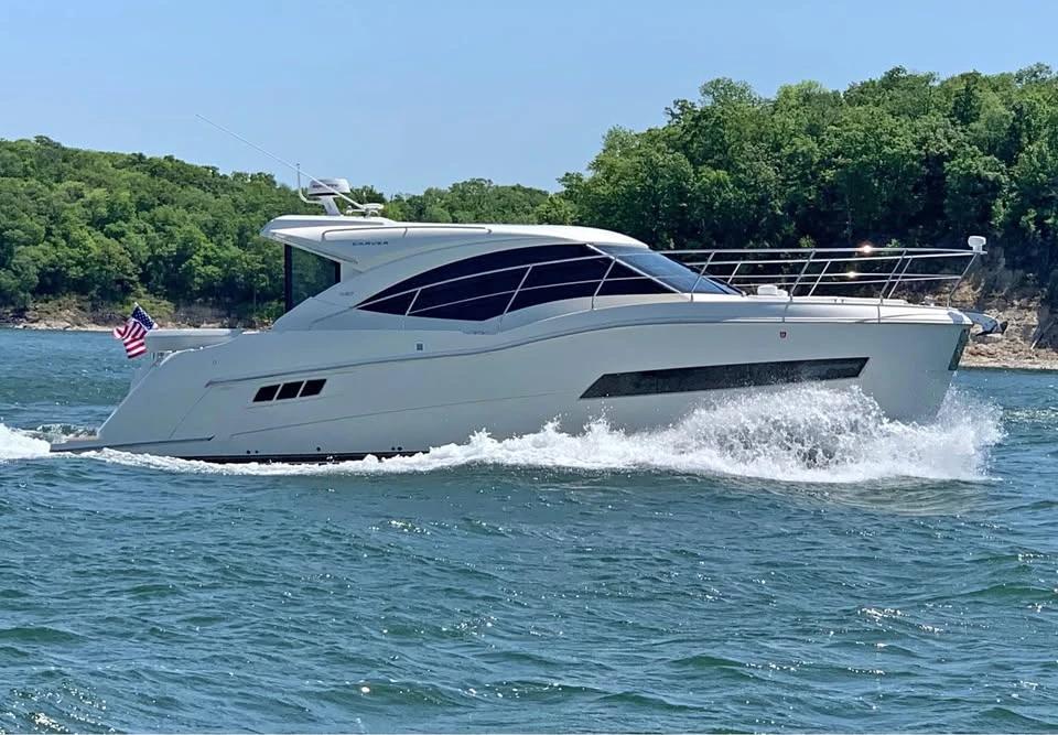 2016 CARVER C37