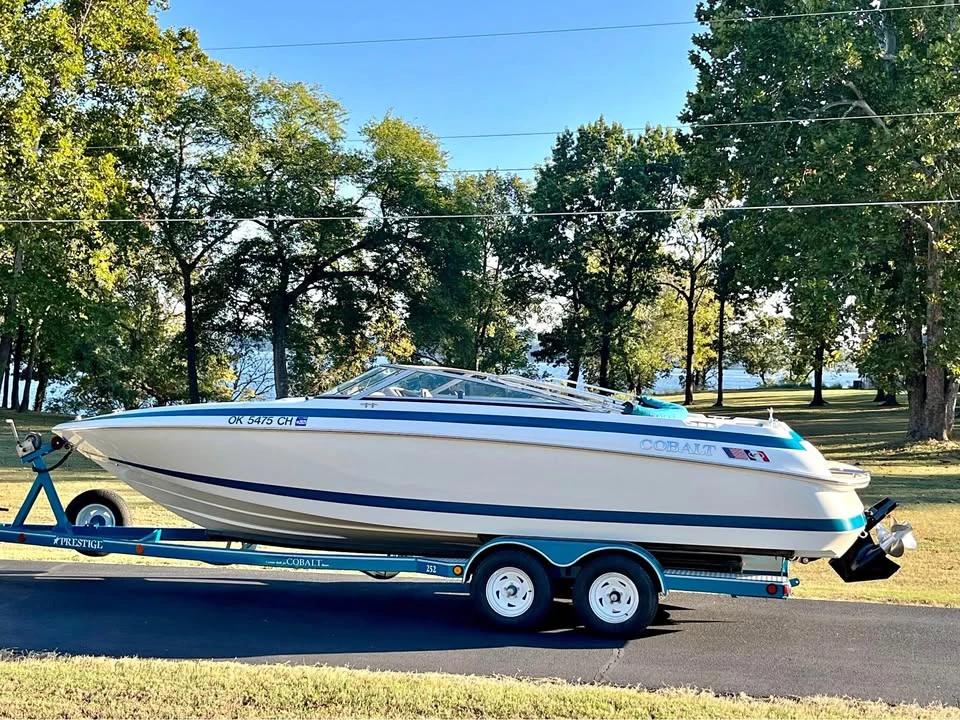1995 Cobalt 252