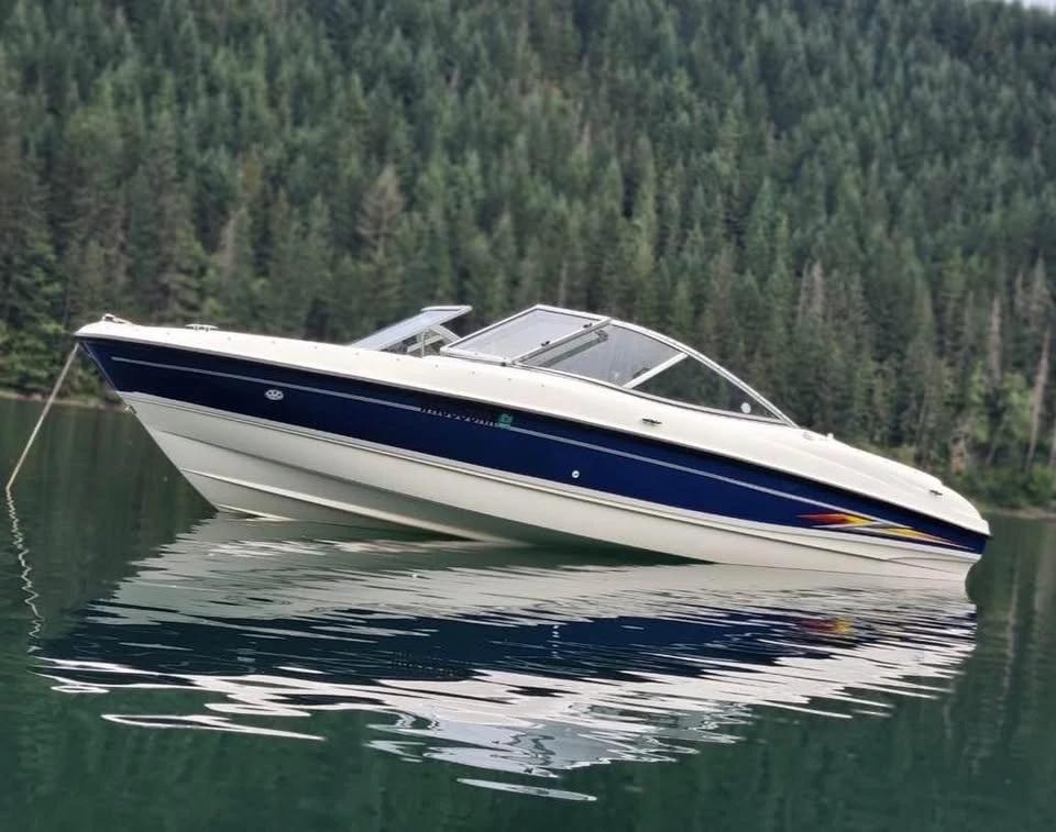 2005 Bayliner ski boat