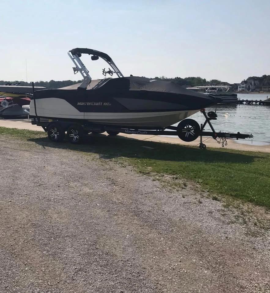2018 MasterCraft NXT 22