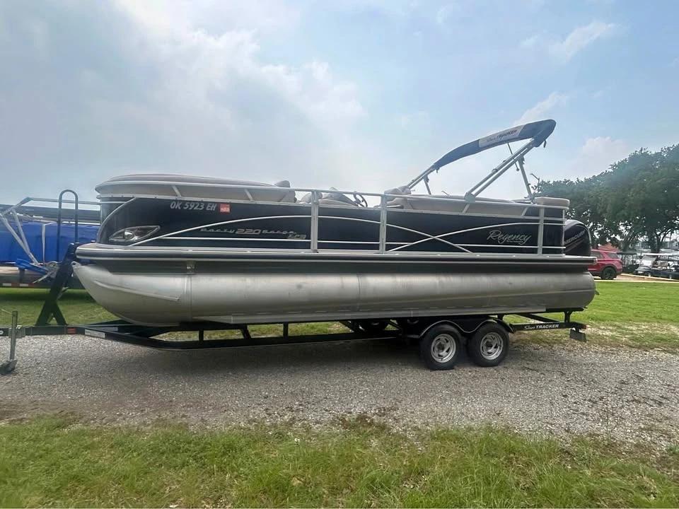 2014 Regency Pontoon