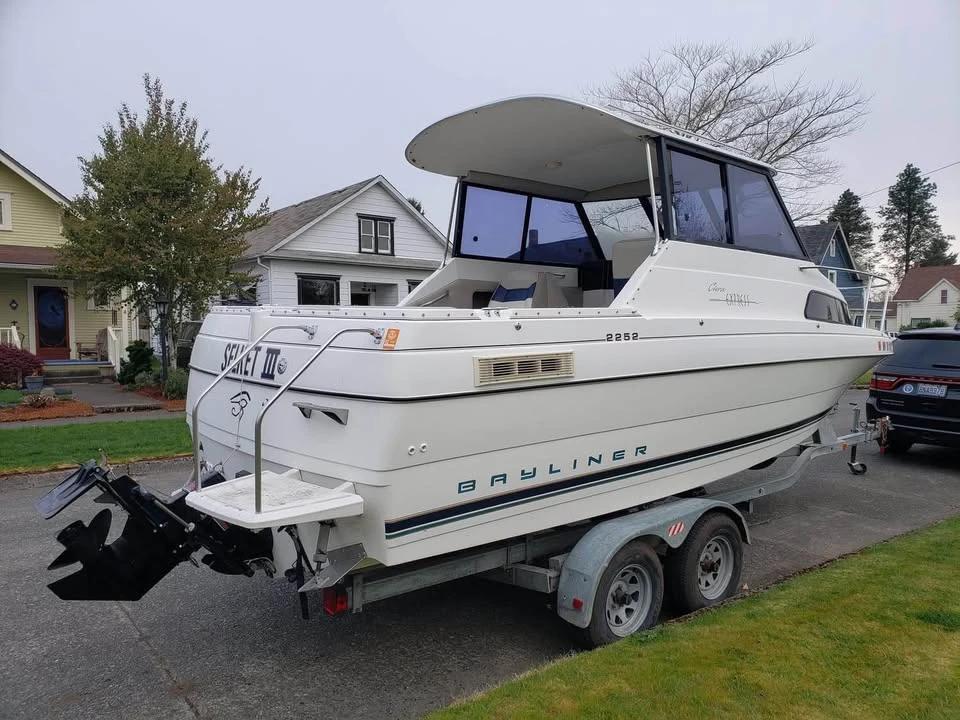 1996 Cierra Express 22.5’ 2252 Express Cruiser