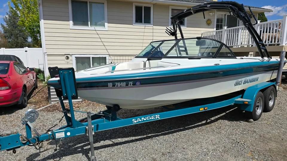 1996 Sanger ski boat