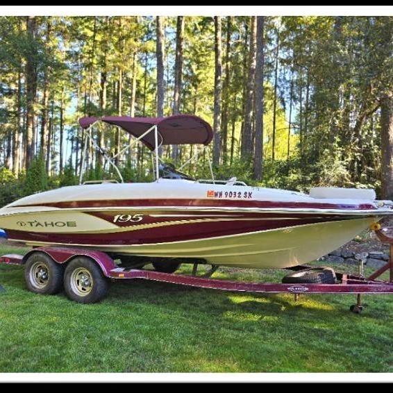 2015 Tahoe Deck boat