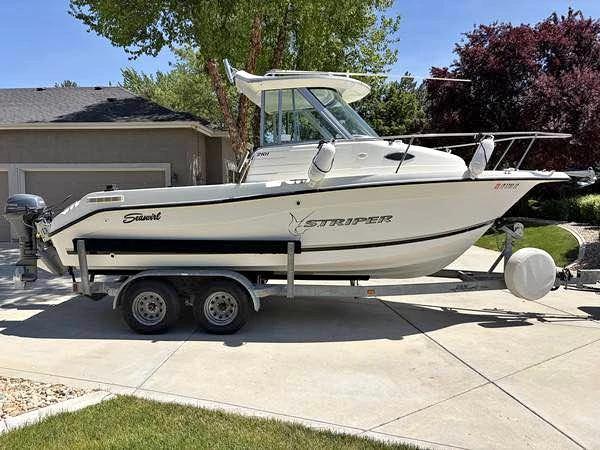 2002 Seaswirl Striper 2101WA I/O w/9.9hp Kicker 2101 WA Striper