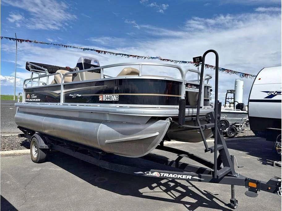 2022 Sun Tracker bass buggy 18