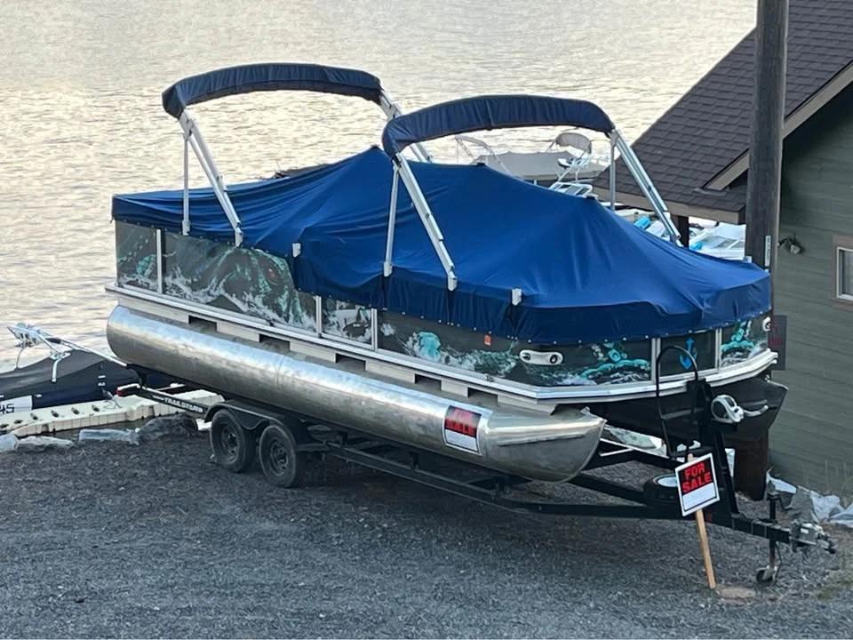 2001 Sun Tracker Party Barge 24