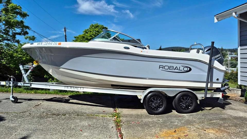 2022 Robalo R207 Sport Boat R207 Dual Console