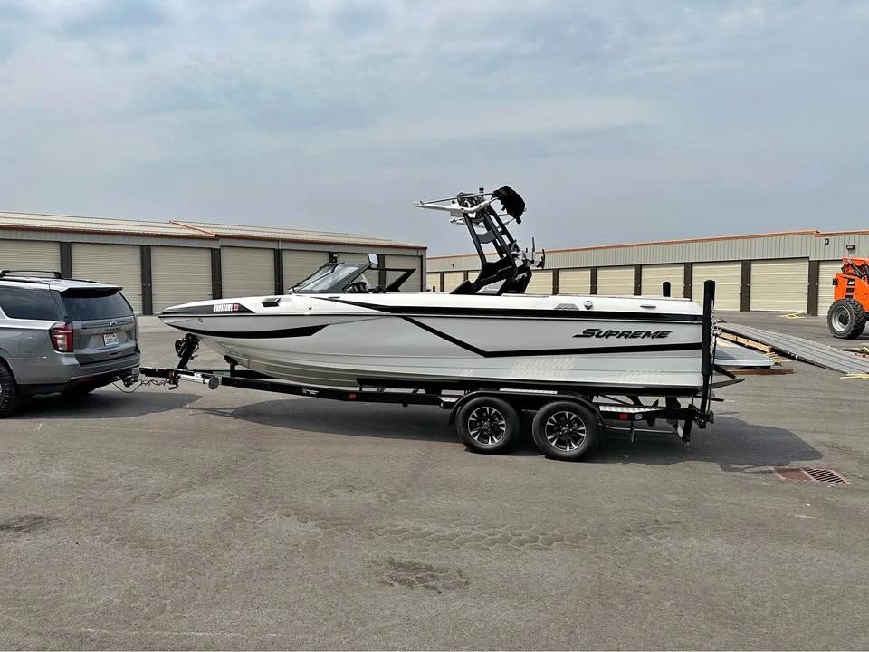 2020 Supreme S238 Surf Boat S238
