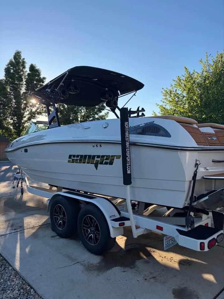 2022 Sanger 231SL Wakesurf Boat 231SL
