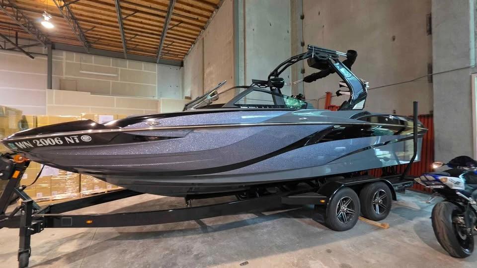 2022 Fi23 wakesurf boat