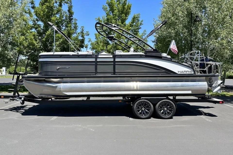2025 Harris 230 solstice