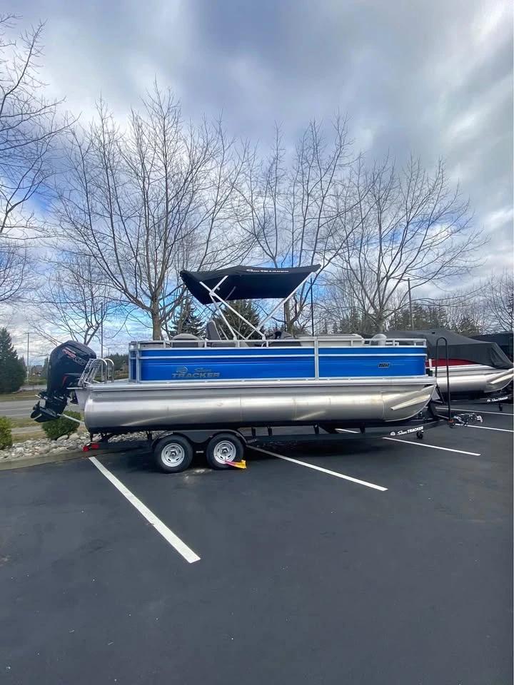 1952 Suntracker barge pontoon