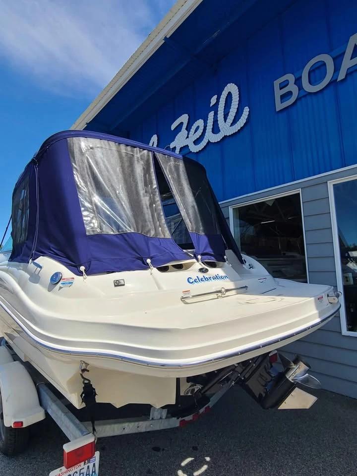 2007 SeaRay 220 sundeck 220 Sundeck
