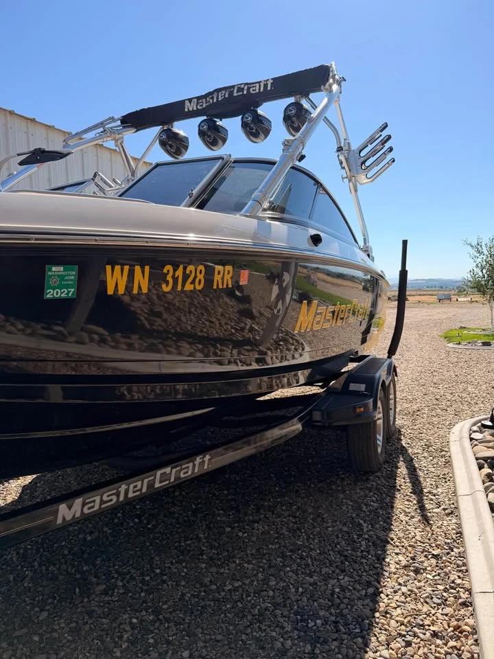 2008 Mastercraft wakeboarding