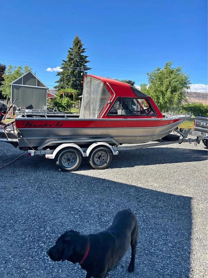 2004 Thunder Jet Luxor Luxor 21' Outboard