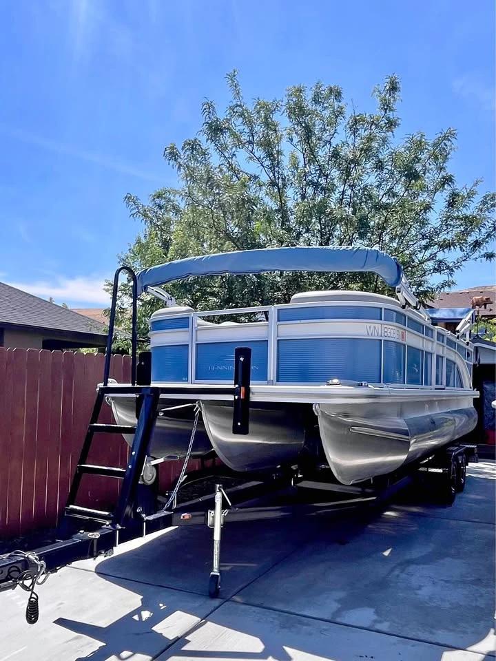 2021 Bennington TRI -Toon Pontoon