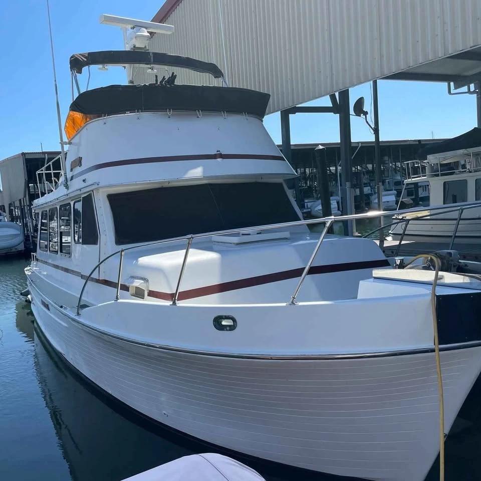 1971 Roberts 34' pleasure cruiser Roberts 34